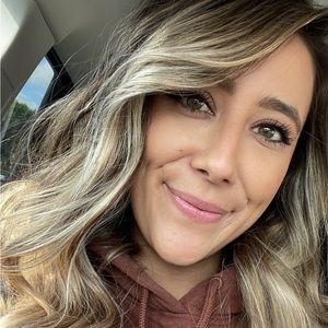 Meet your Posher, Julia